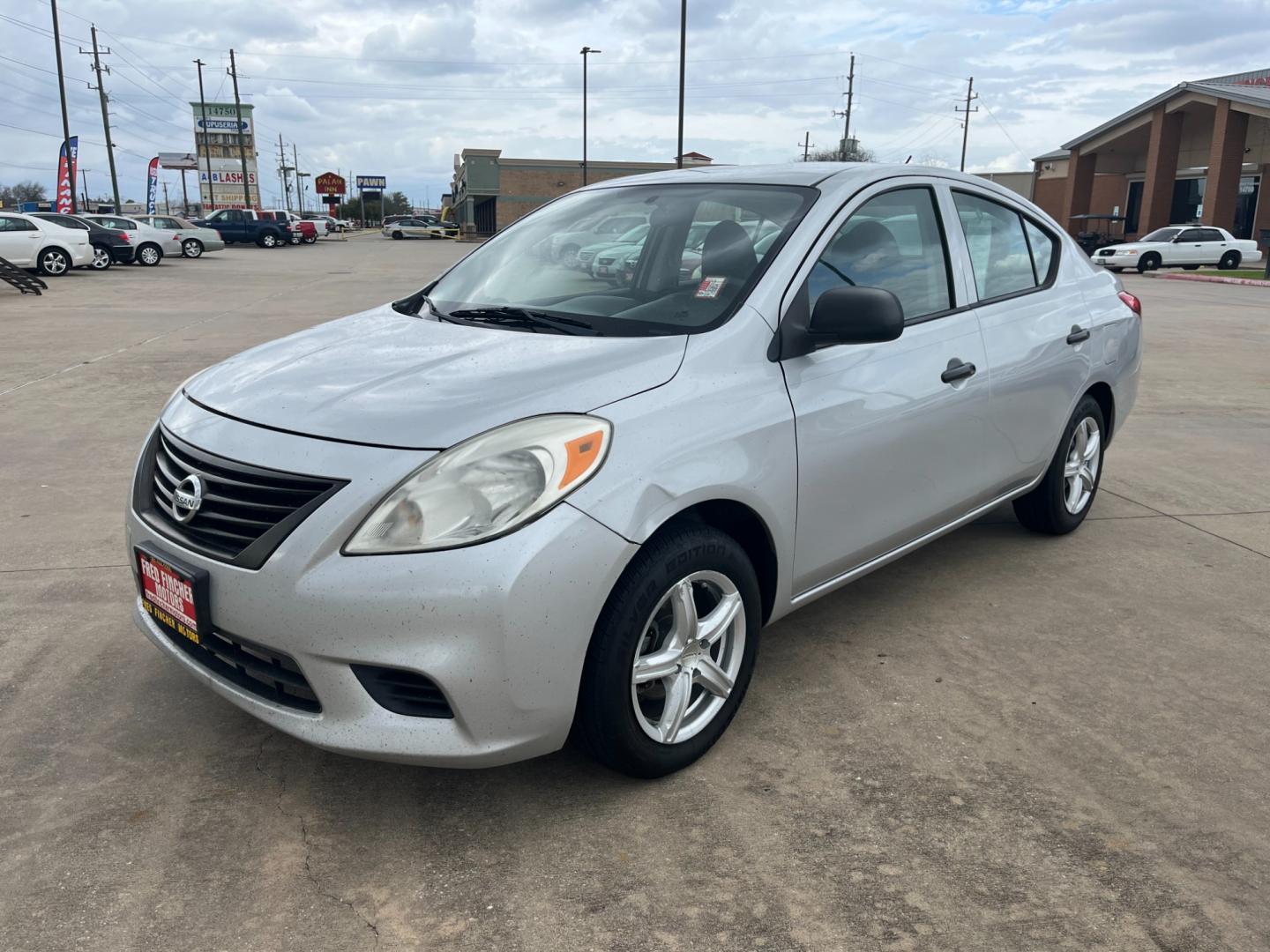 2014 SILVER /black Nissan Versa 1.6 S 5M (3N1CN7AP3EL) with an 1.6L L4 DOHC 16V engine, 5-Speed Manual transmission, located at 14700 Tomball Parkway 249, Houston, TX, 77086, (281) 444-2200, 29.928619, -95.504074 - Photo#2